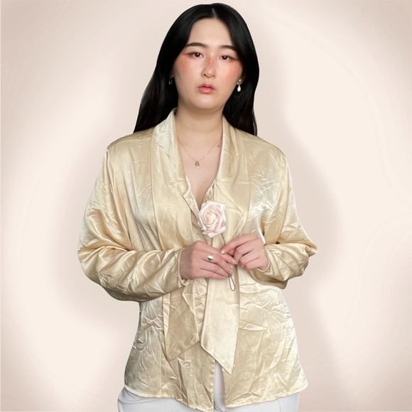 vtg champagne gold satin blouse w/ tie neck detail - Picture 1 of 4